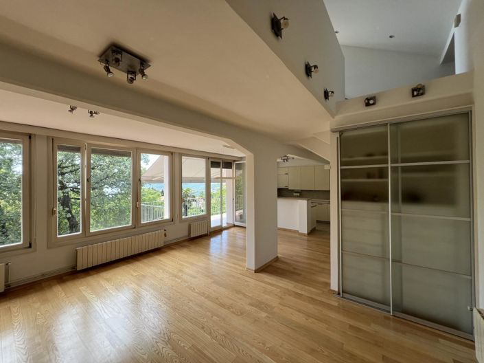 Image No.22-5 Bed Property for sale