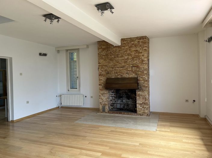 Image No.23-5 Bed Property for sale