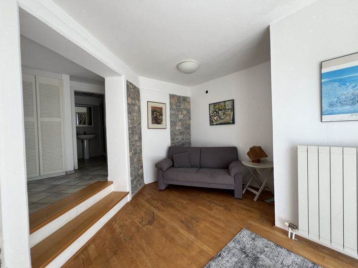 Image No.25-5 Bed Property for sale