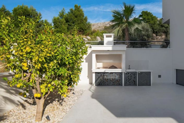 Image No.25-5 Bed Property for sale