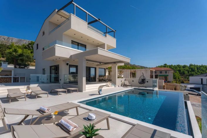 Image No.5-5 Bed Property for sale
