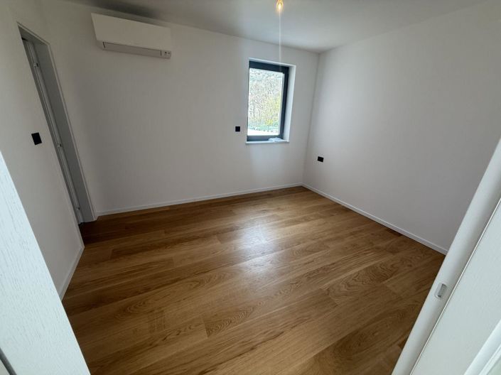 Image No.11-3 Bed Property for sale