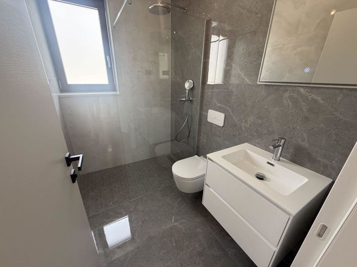 Image No.14-3 Bed Property for sale