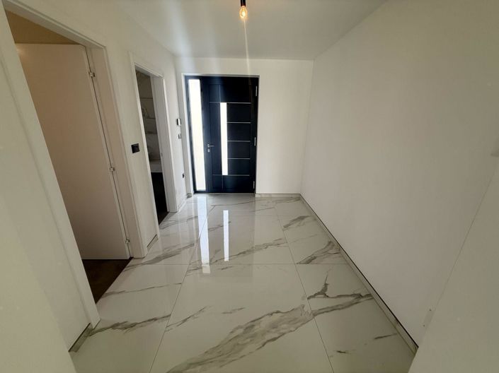 Image No.6-3 Bed Property for sale