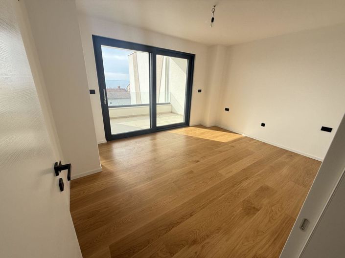 Image No.7-3 Bed Property for sale