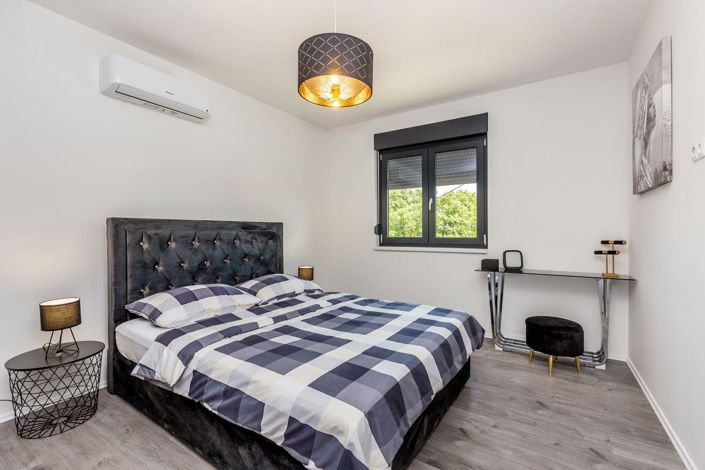 Image No.18-4 Bed Property for sale