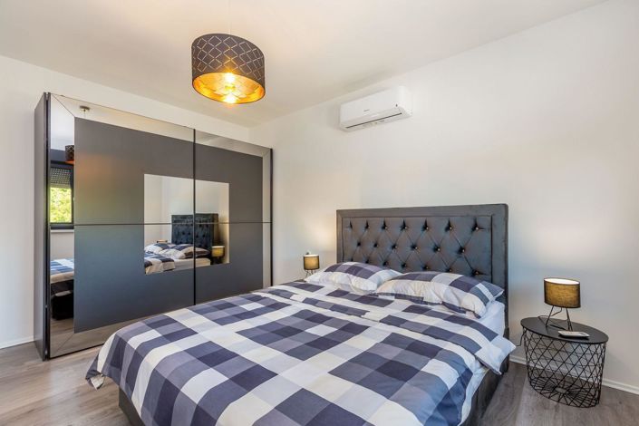 Image No.19-4 Bed Property for sale