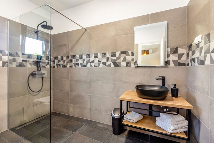 Image No.20-4 Bed Property for sale