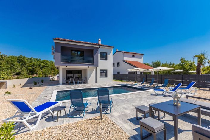 Image No.2-4 Bed Property for sale