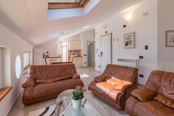 Image No.18-11 Bed Property for sale