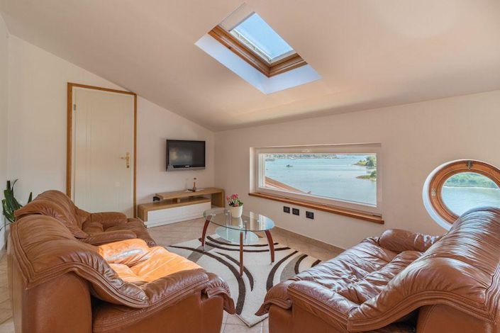 Image No.19-11 Bed Property for sale