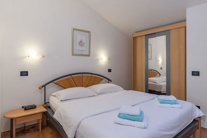 Image No.21-11 Bed Property for sale