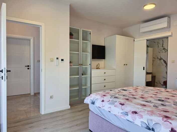 Image No.16-3 Bed Property for sale