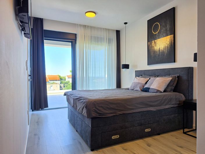 Image No.19-3 Bed Property for sale