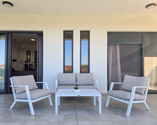 Image No.22-3 Bed Property for sale
