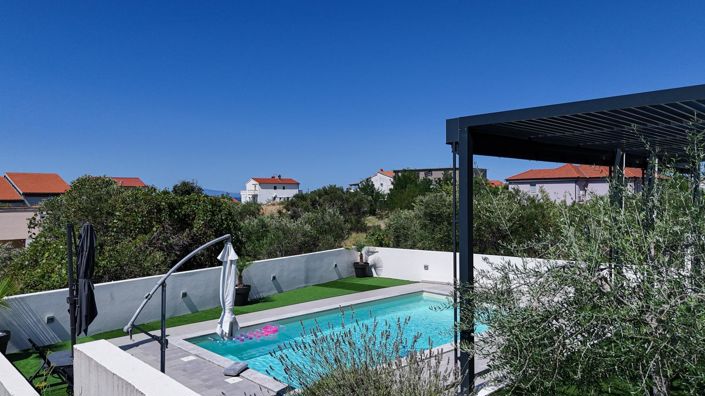 Image No.6-3 Bed Property for sale