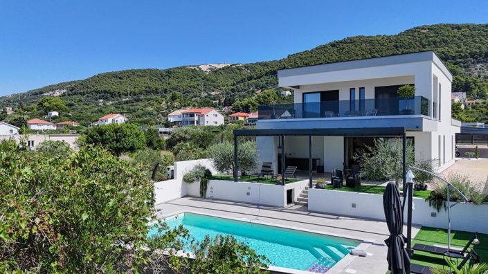 Image No.9-3 Bed Property for sale