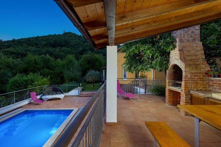 Image No.11-5 Bed Property for sale