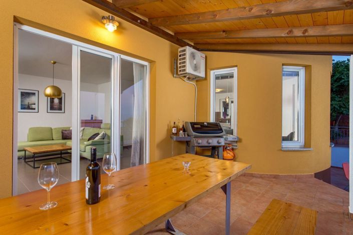 Image No.13-5 Bed Property for sale