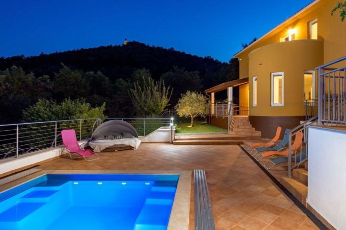 Image No.7-5 Bed Property for sale
