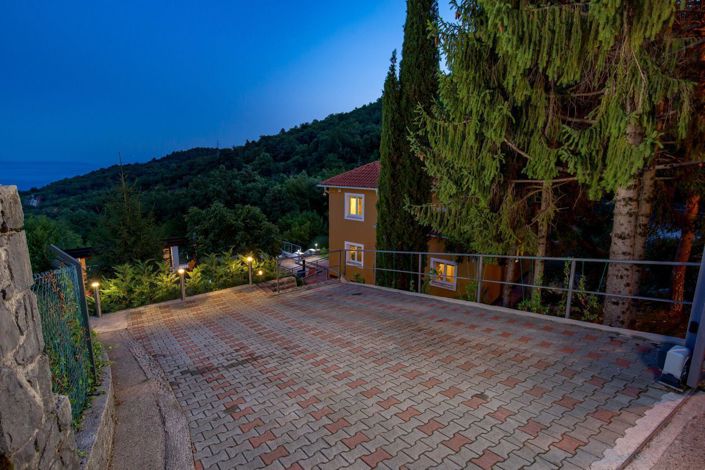 Image No.9-5 Bed Property for sale