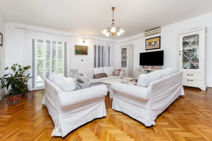 Image No.9-Propriété de 10 chambres à vendre à Rovinj