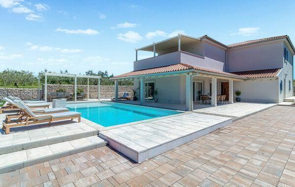 Image No.2-4 Bed Property for sale