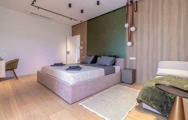 Image No.25-4 Bed Property for sale