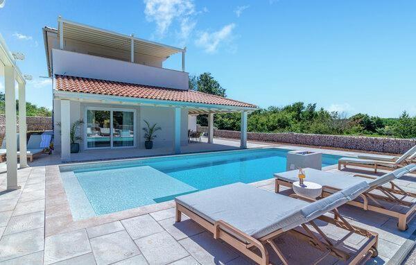 Image No.3-4 Bed Property for sale
