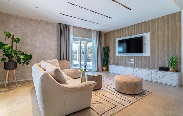 Image No.5-4 Bed Property for sale