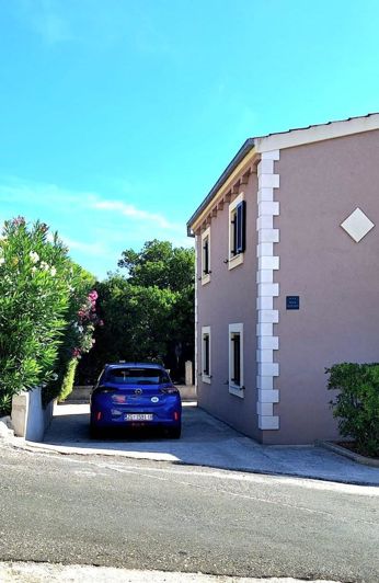 Image No.8-5 Bed Property for sale