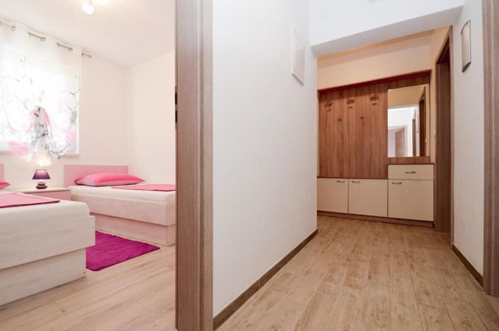 Image No.11-8 Bed Property for sale