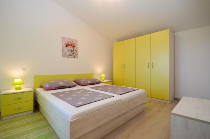 Image No.21-8 Bed Property for sale