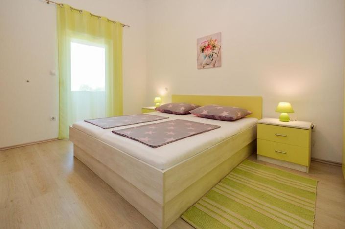Image No.22-8 Bed Property for sale