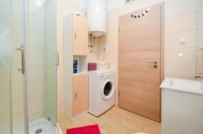 Image No.23-8 Bed Property for sale