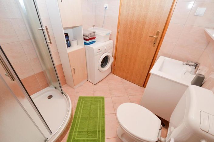 Image No.24-8 Bed Property for sale