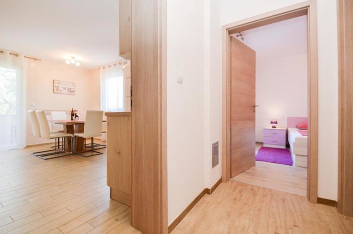 Image No.4-8 Bed Property for sale