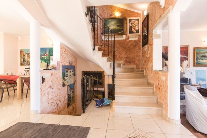 Image No.17-5 Bed Property for sale