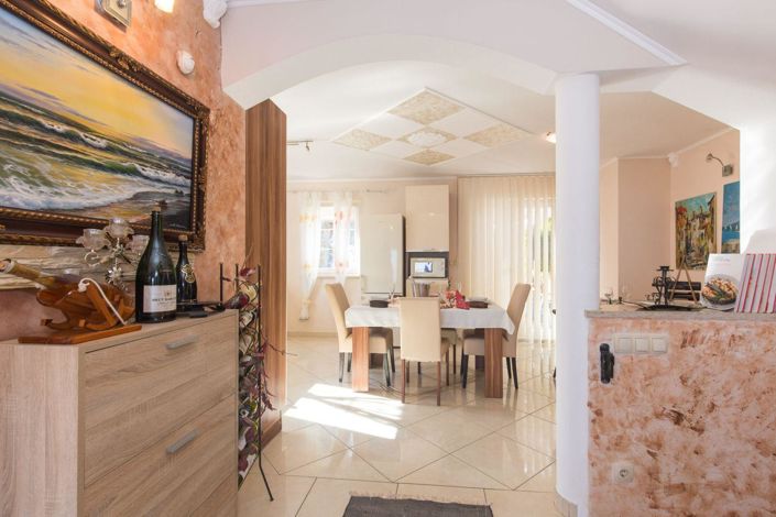 Image No.18-5 Bed Property for sale