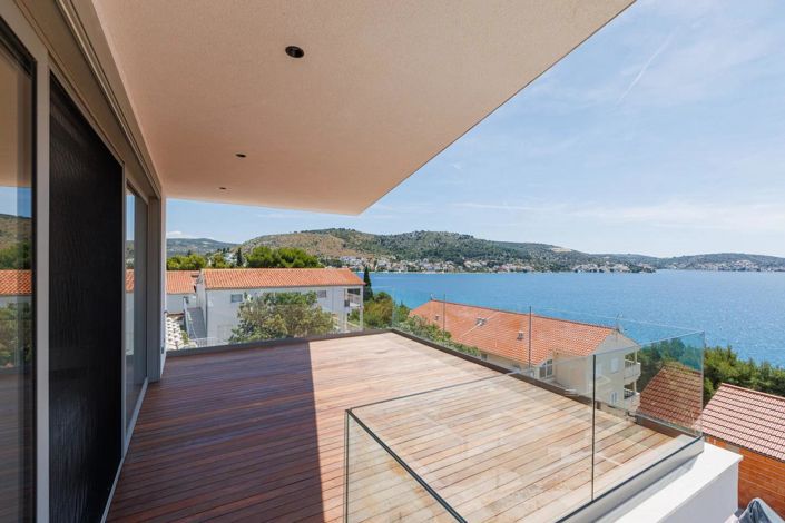 Image No.4-7 Bed Property for sale