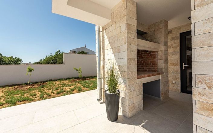 Image No.15-4 Bed Property for sale