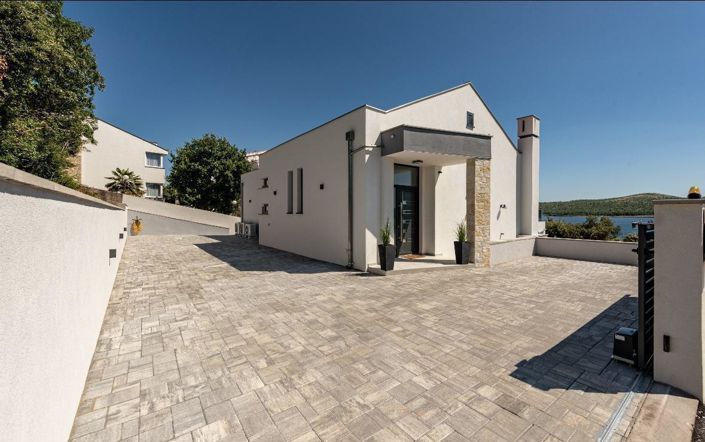 Image No.18-4 Bed Property for sale