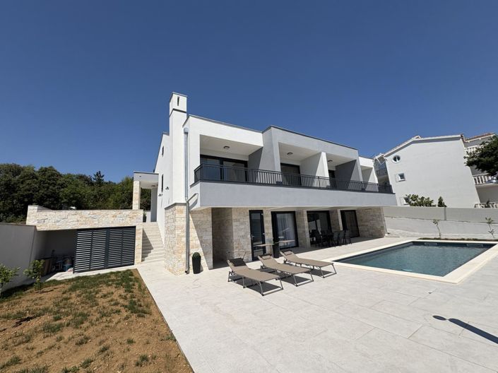 Image No.20-4 Bed Property for sale