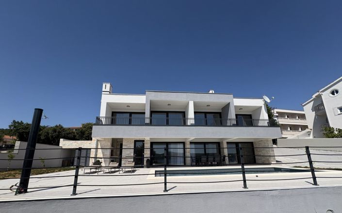 Image No.6-4 Bed Property for sale