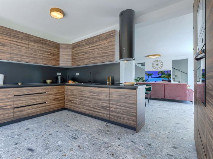 Image No.14-4 Bed Property for sale