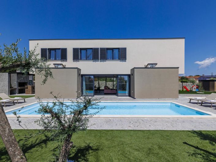 Image No.2-4 Bed Property for sale