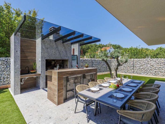 Image No.8-4 Bed Property for sale