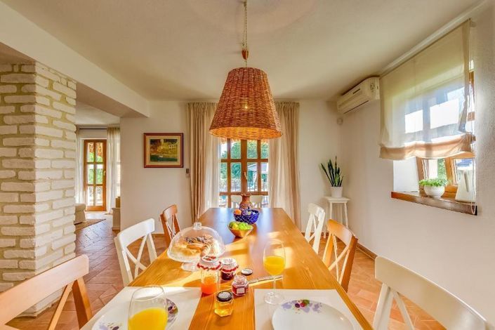 Image No.14-4 Bed Property for sale