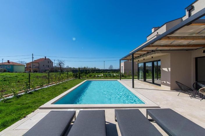 Image No.2-4 Bed Property for sale