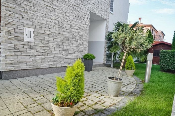 Image No.3-Propriété de 10 chambres à vendre à Rovinj